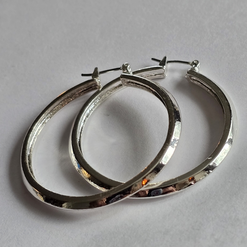 Liz Claiborne hoop earrings silver tone metal hoops big large classic LC - Picture 8 of 10